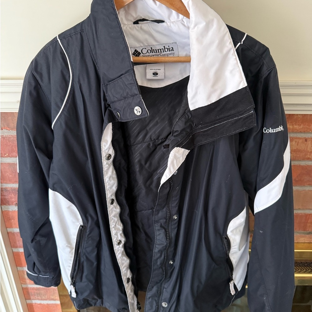 Columbia Women’s Black and White Rain Jacket